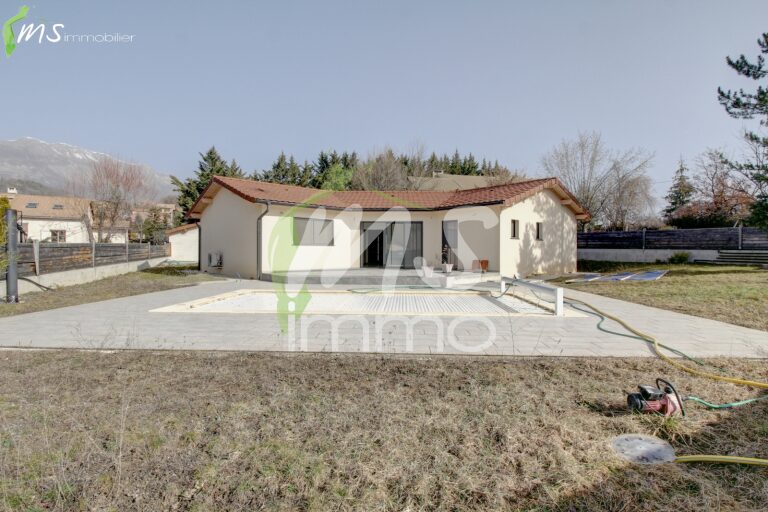 Villa F4 abri voiture, jardin et piscine - 115.83 m² - GAP