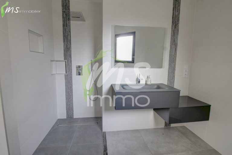 Villa F4 abri voiture, jardin et piscine - 115.83 m² - GAP