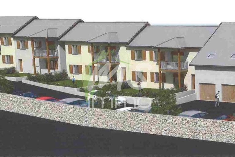 Garage N°11 et parking - 22.68 m² - CHORGES