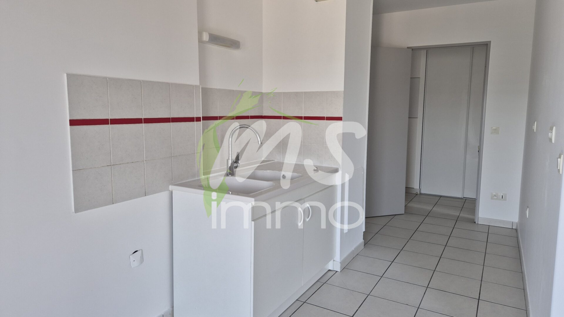 App. F3 N°B31 avec garage N°A16 - 100.41 m² - GAP - Photo 3