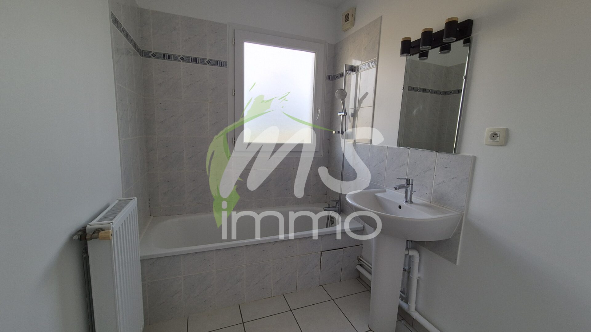 App. F3 N°B31 avec garage N°A16 - 100.41 m² - GAP - Photo 4