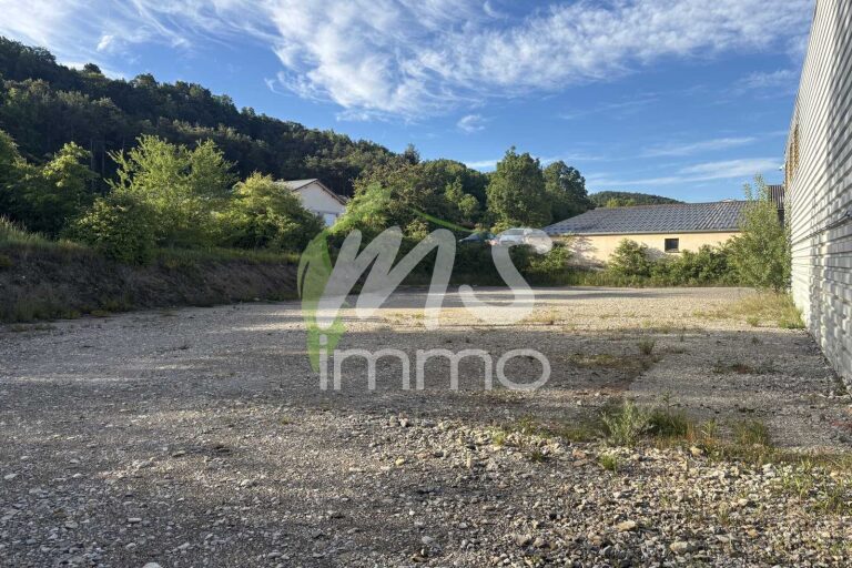 Bâtiment industriel de 1200 m² - CHATEAUVIEUX