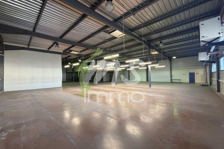 Bâtiment industriel de 1200 m² - CHATEAUVIEUX