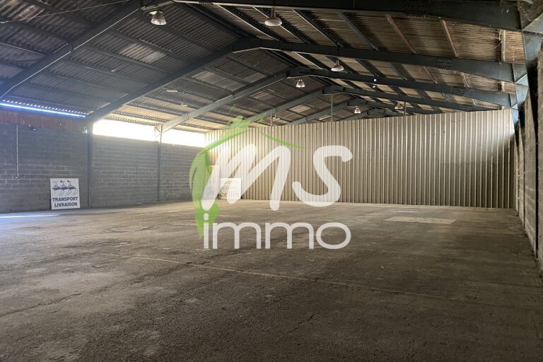 Entrepôt de 900 m² - GAP