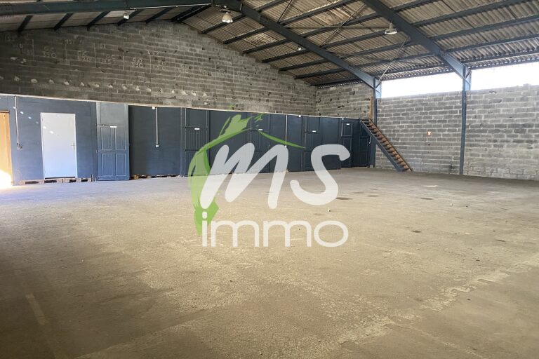Entrepôt de 900 m² - GAP