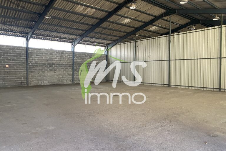 Entrepôt de 900 m² - GAP