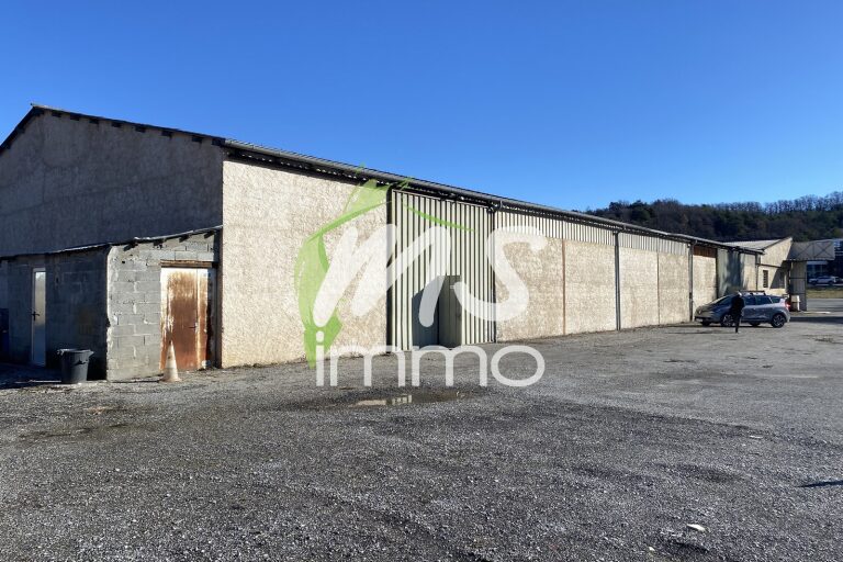 Entrepôt de 900 m² - GAP