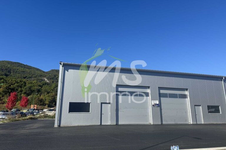 Entrepôt de 210 m² - LA SAULCE