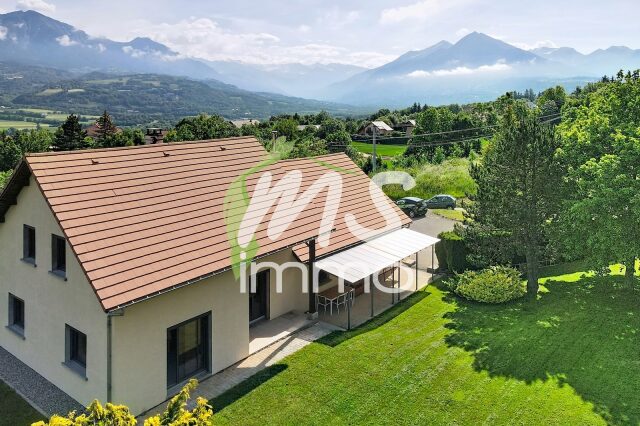 Maison T6 de 140 m² - SAINT-LAURENT DU CROS