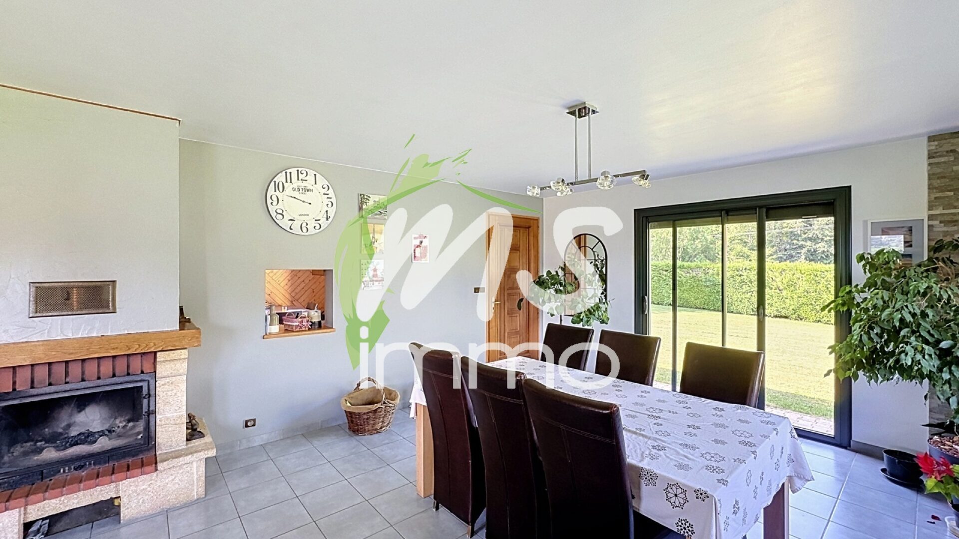Maison T6 de 140 m² - SAINT-LAURENT DU CROS - Photo 2