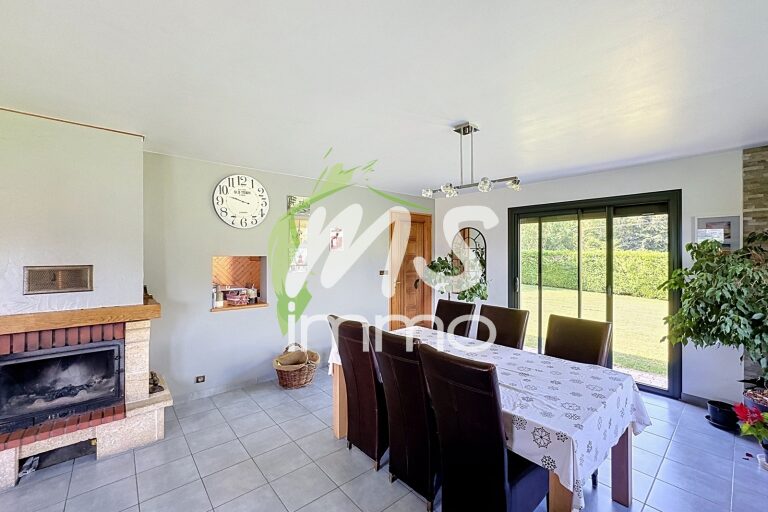 Maison T6 de 140 m² - SAINT-LAURENT DU CROS