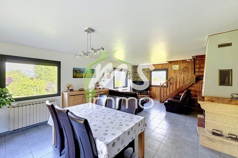 Maison T6 de 140 m² - SAINT-LAURENT DU CROS
