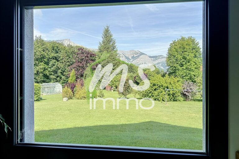 Maison T6 de 140 m² - SAINT-LAURENT DU CROS