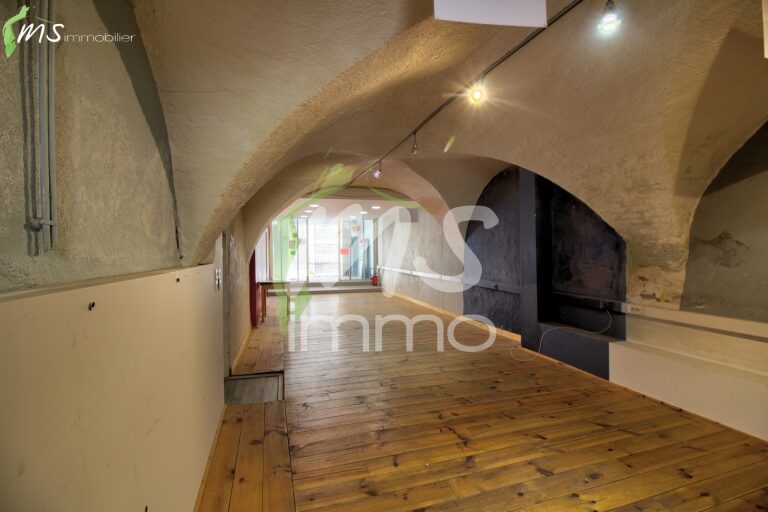 Local commercial de 120 m² - CHORGES