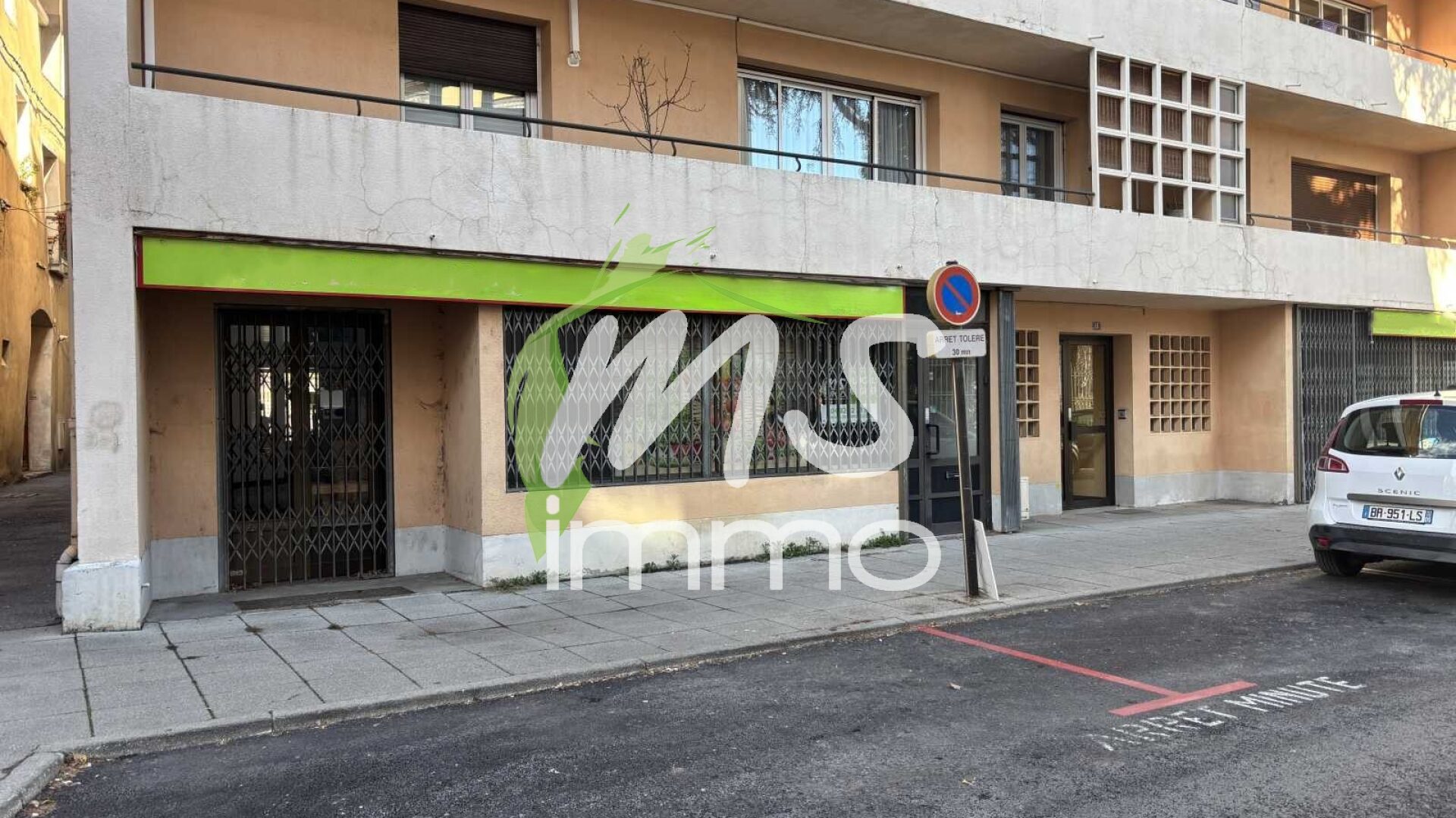 Local commercial de 270 m² - GAP - Photo principale