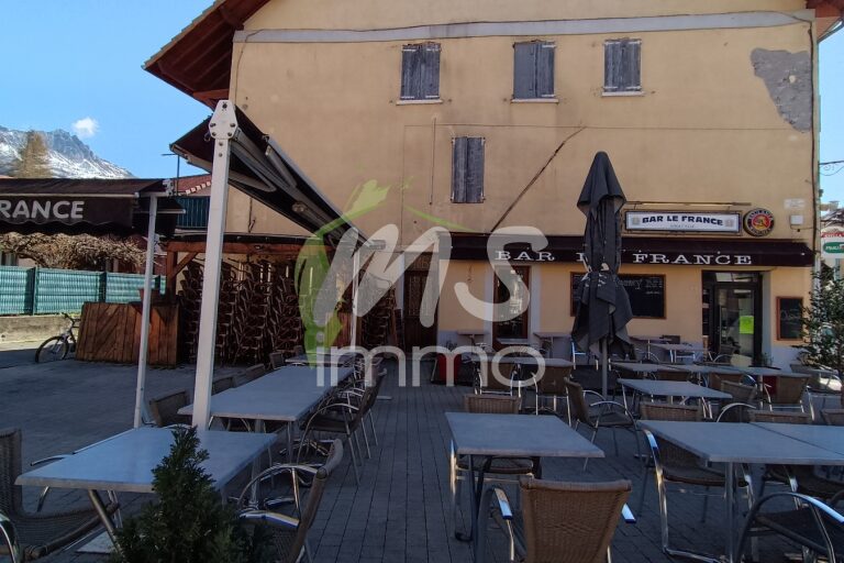 Local de 197 m² - CHORGES