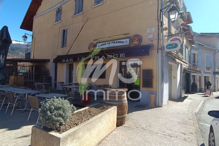 Local de 197 m² - CHORGES