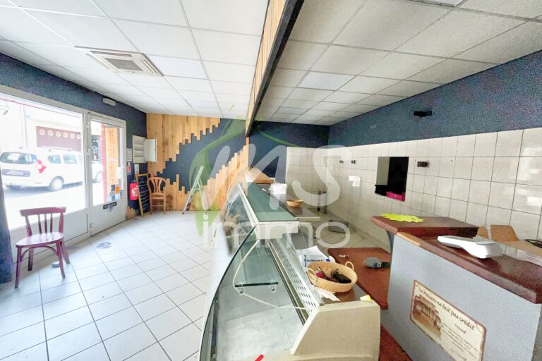 Local de 100 m² - CHORGES