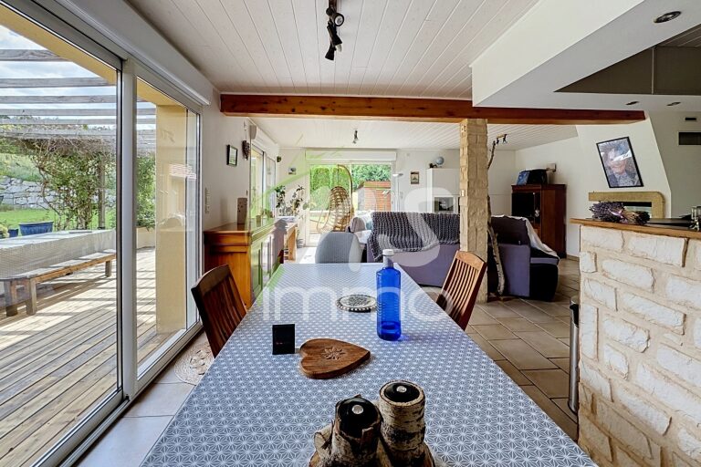 Maison T5 de 165 m² - SAINT-LAURENT DU CROS