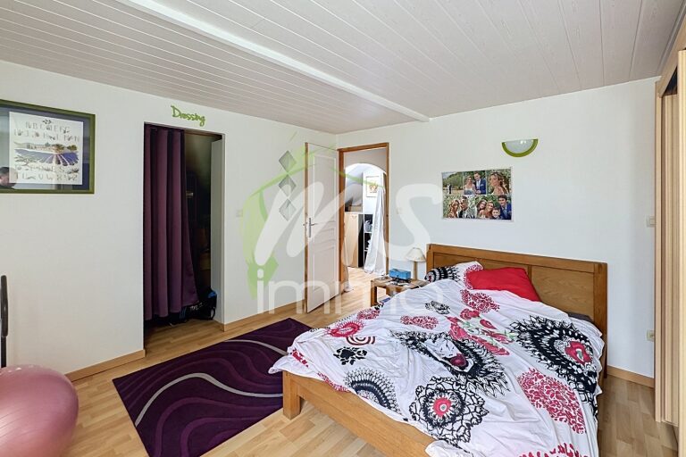 Maison T5 de 165 m² - SAINT-LAURENT DU CROS