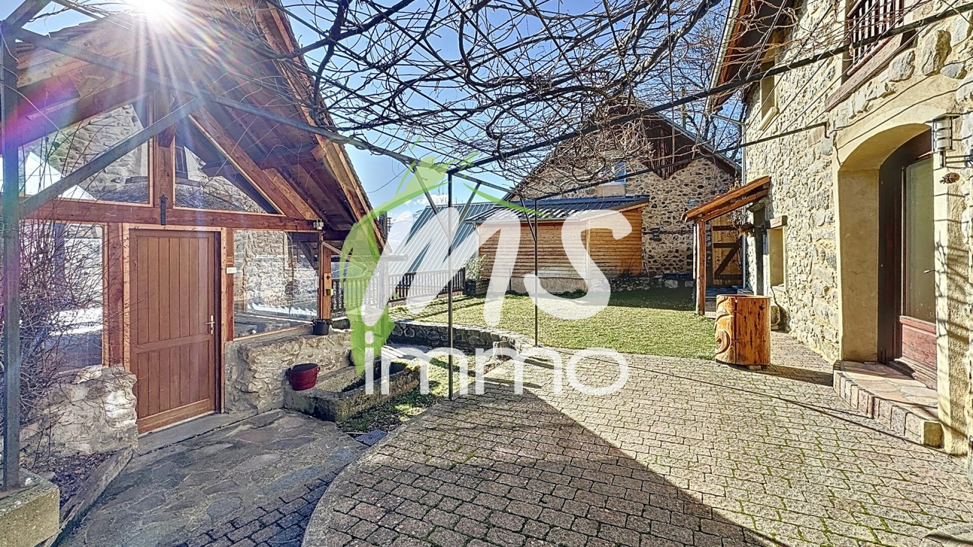 Maison T7 de 270 m² - CHABOTTES - Photo principale