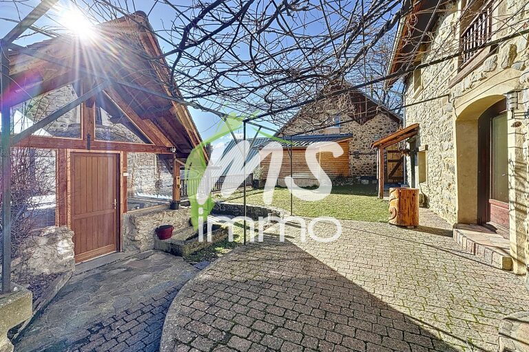 Maison T7 de 270 m² - CHABOTTES