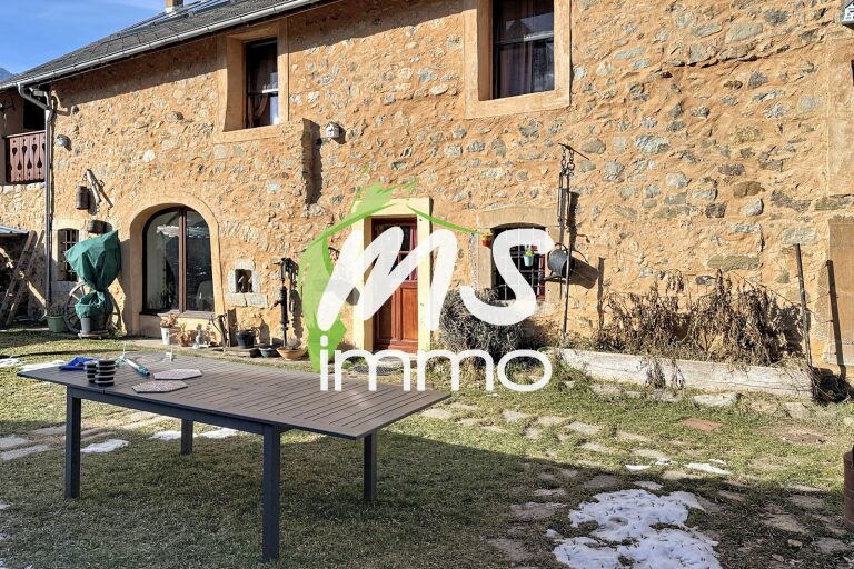 Maison T4 de 220 m² - aubessagne