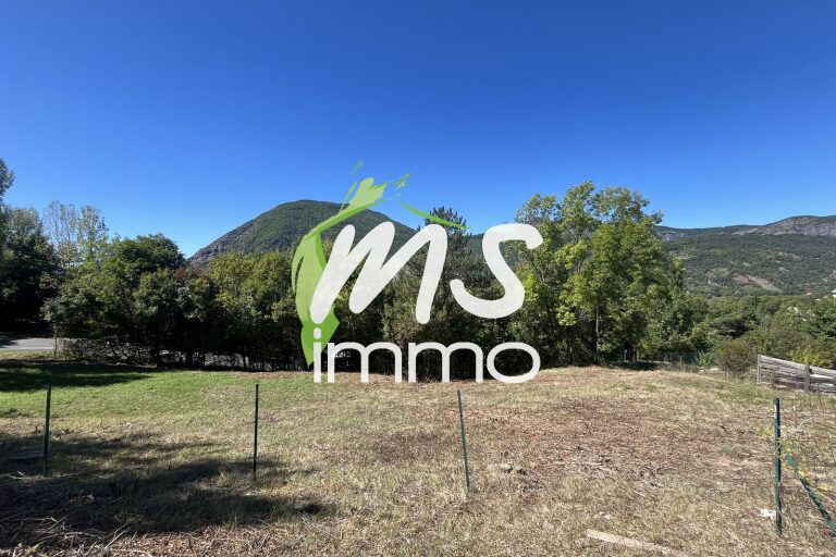 Terrain de 670 m² - SAINT ETIENNE LE LAUS