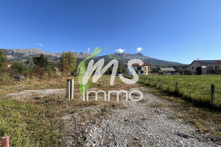 Terrain de 1087 m² - CHORGES