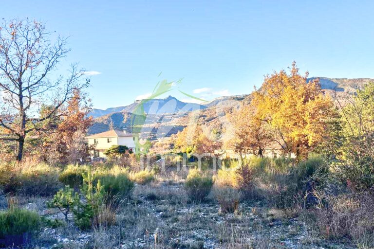 Terrain de 1500 m² - CURBAN