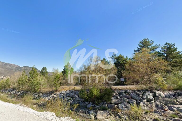 Terrain de 2001 m² - CURBANS